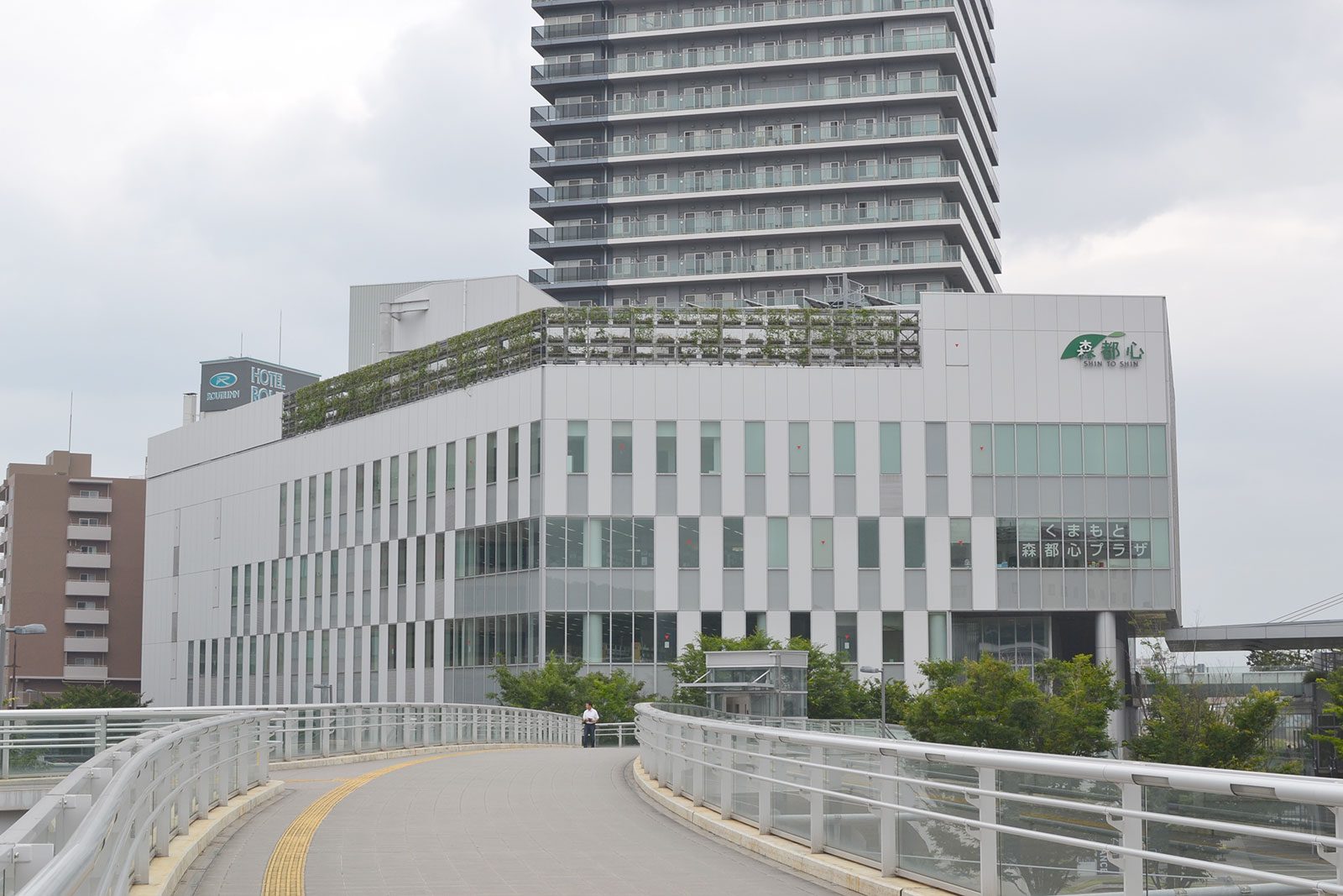 くまもと森都心プラザ外観